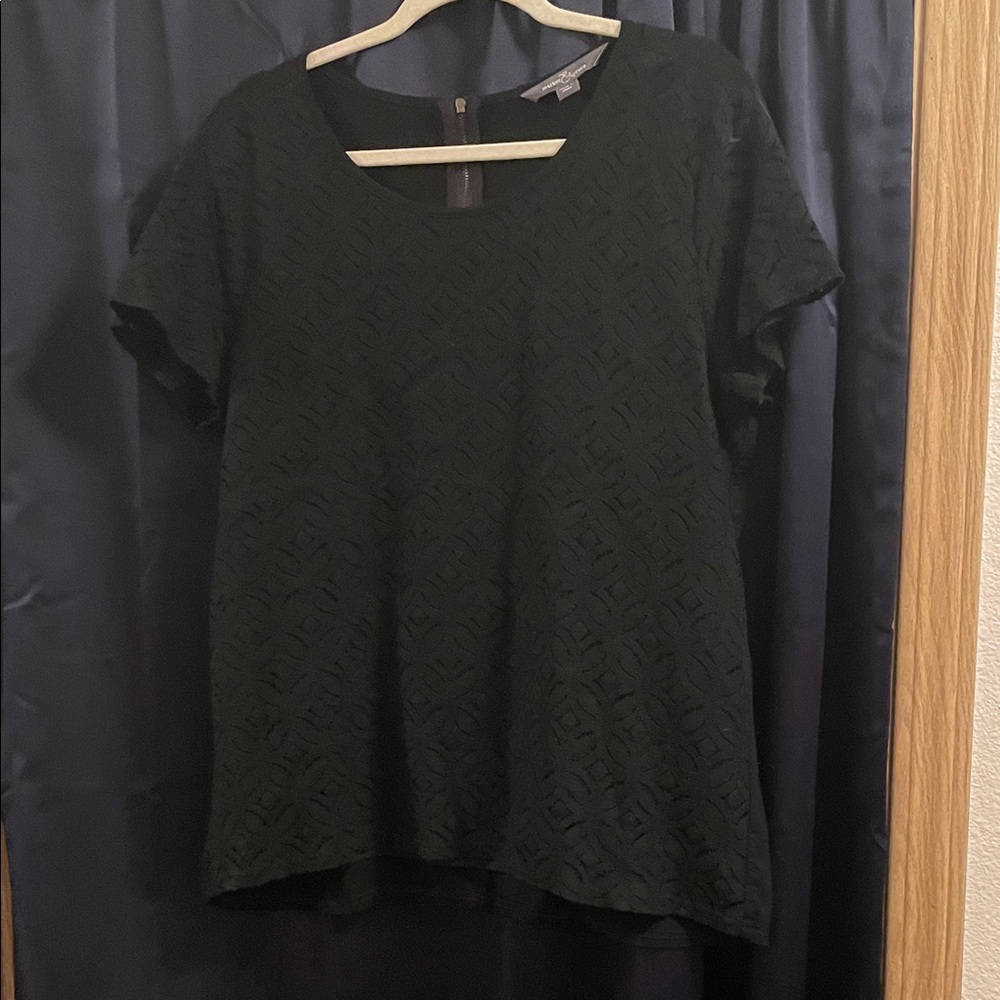 Market and Spruce black lace overlay tee. Size XL